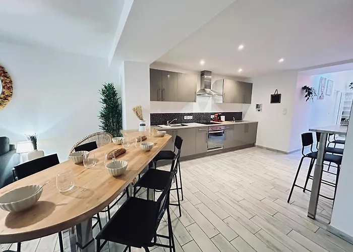 Maison De Charme 8 Chambres, 8 Salle De Bain Apartment *